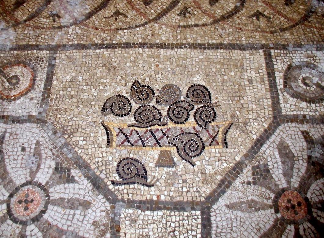 Καλάθι με σαλιγκάρια, Βασιλική της Santa Maria Assunta, Ακυληία.