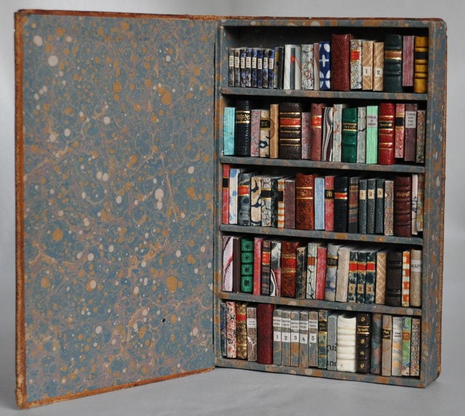 Todd Pattison, E-reader Library Series #4, Found book binding, leather, cloth, paper 2013, Ιδιωτική συλλογή.